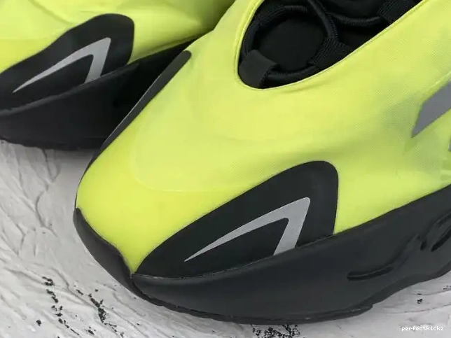 Phosphor FY3727 Yeezy MNVN 700 Adidas Boost 0607